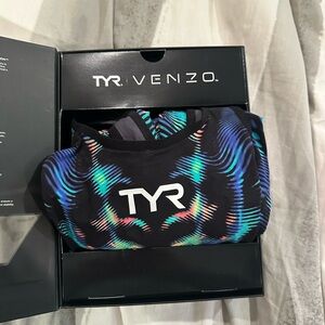 TYR Venzo Genesis Closed Back (NWT!) - Crystal 216